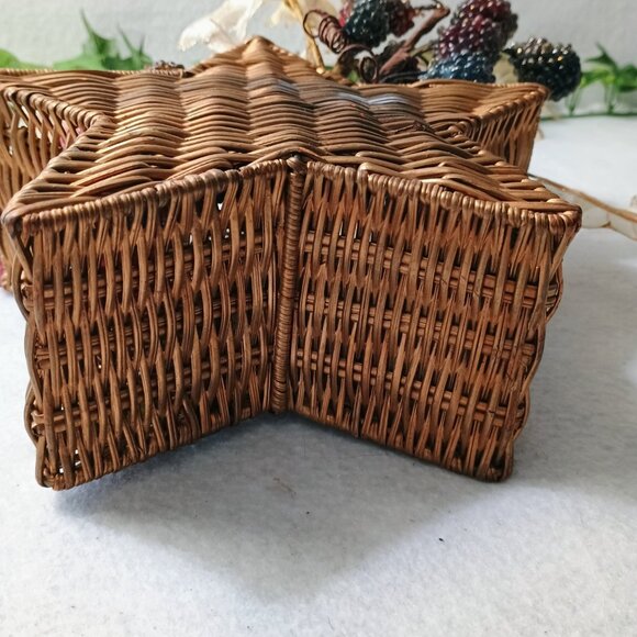 VGUC: Wicker Basket Brown Multi-color Festive Holiday Star Centerppiece - Picture 3 of 3